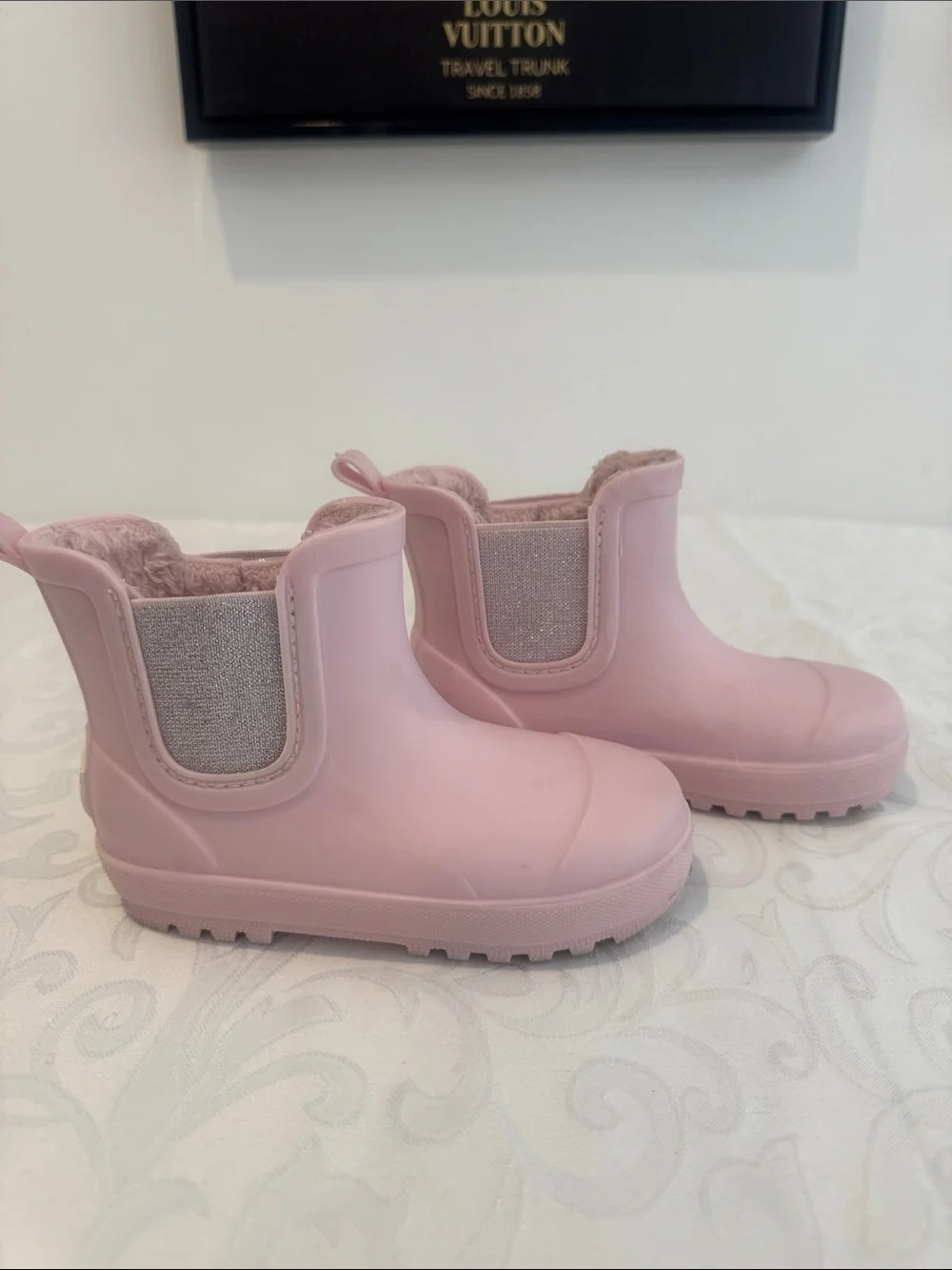 🌟3/$15🌟 Pink Cozy Waterproof Chelsea Boots. Toddler size 8